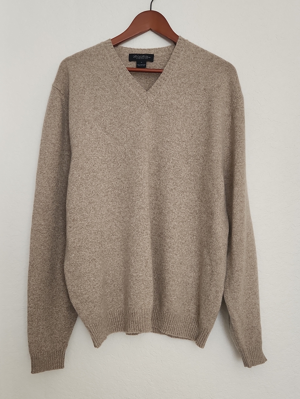 Brooks Brothers 100% Lambswool Men's V-Neck Sweater